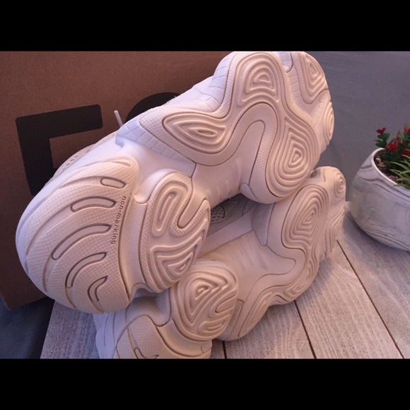 Yeezy 500 Bone White - Picture 2 of 5